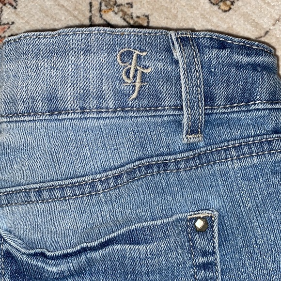 True Freedom Distressed Denim Jean Shorts Juniors Lacey Sides - Picture 4 of 7